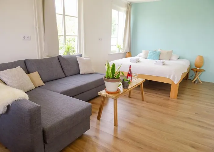 לינה וארוחת בוקר Maas En Waal 3*